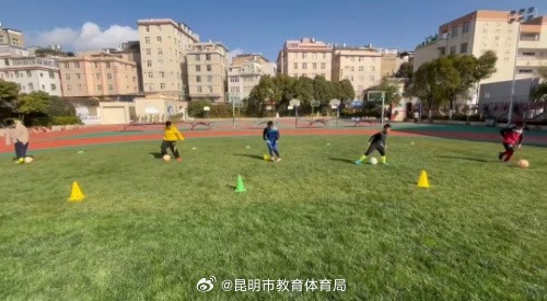 在狭小空间